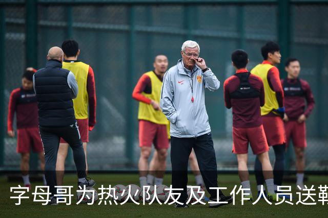 字母哥为热火队友及工作人员送鞋：我每年都会送 新配色人人有份